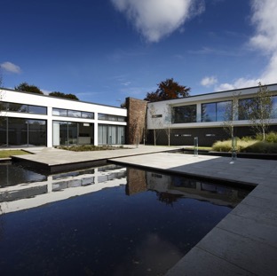 contemporary-garden-landscaping-water-feature.jpg